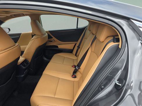 New 2025 Lexus ES 350 w/ Premium Package image 18