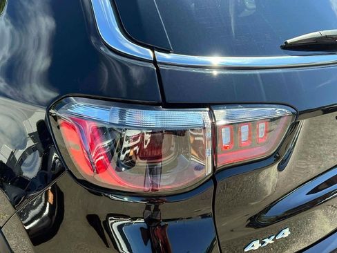 Certified 2022 Jeep Compass Limited AWD/4WD image 11