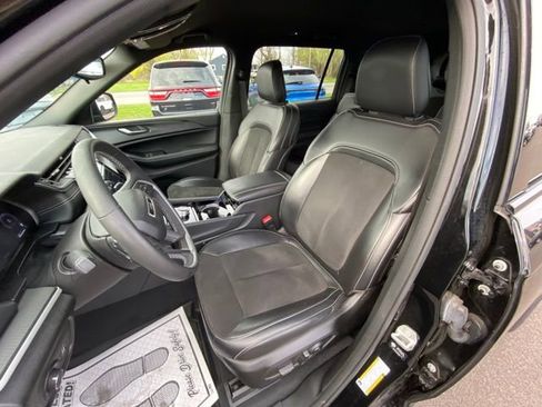 Used 2023 Jeep Grand Cherokee L Laredo AWD/4WD image 10