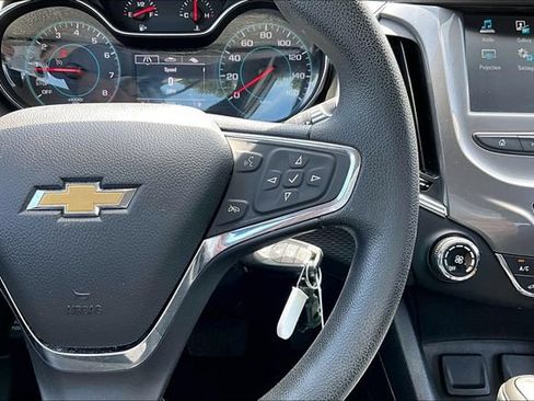 Used 2017 Chevrolet Cruze LT FWD image 11