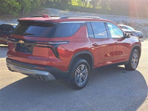 Used 2024 Chevrolet Traverse LT w/ Trailering Package image 5