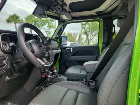 Used 2025 Jeep Gladiator Mojave AWD/4WD image 11