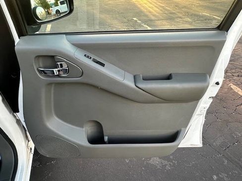 Used 2009 Nissan Frontier SE w/ SE Value Truck Pkg image 22