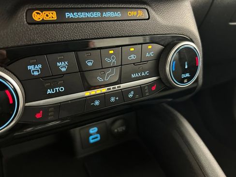 Used 2022 Ford Escape SE w/ Cold Weather Package FWD image 22