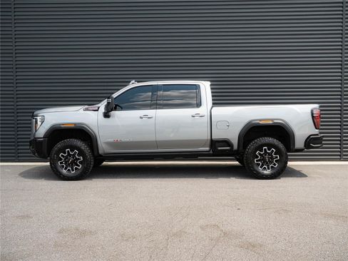 Used 2026 GMC Sierra 2500 AT4X w/ LPO, Black Badging Package AWD/4WD image 2