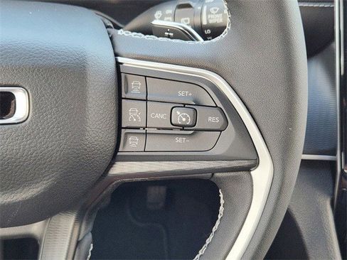 New 2025 Jeep Grand Cherokee Altitude image 29