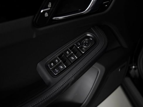 Certified 2026 Porsche Macan AWD/4WD image 19