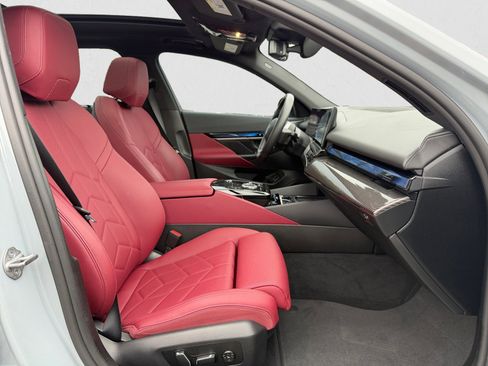 Used 2024 BMW i5 M60 w/ Executive Package image 20