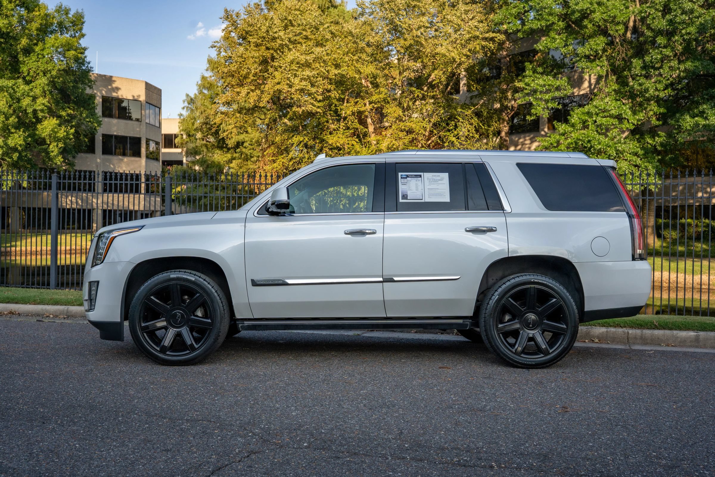 Used 2016 Cadillac Escalade Premium RWD image 9