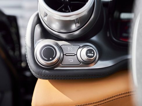 Used 2018 Ferrari GTC4Lusso image 49