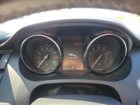 Used 2020 Jaguar E-PACE image 22