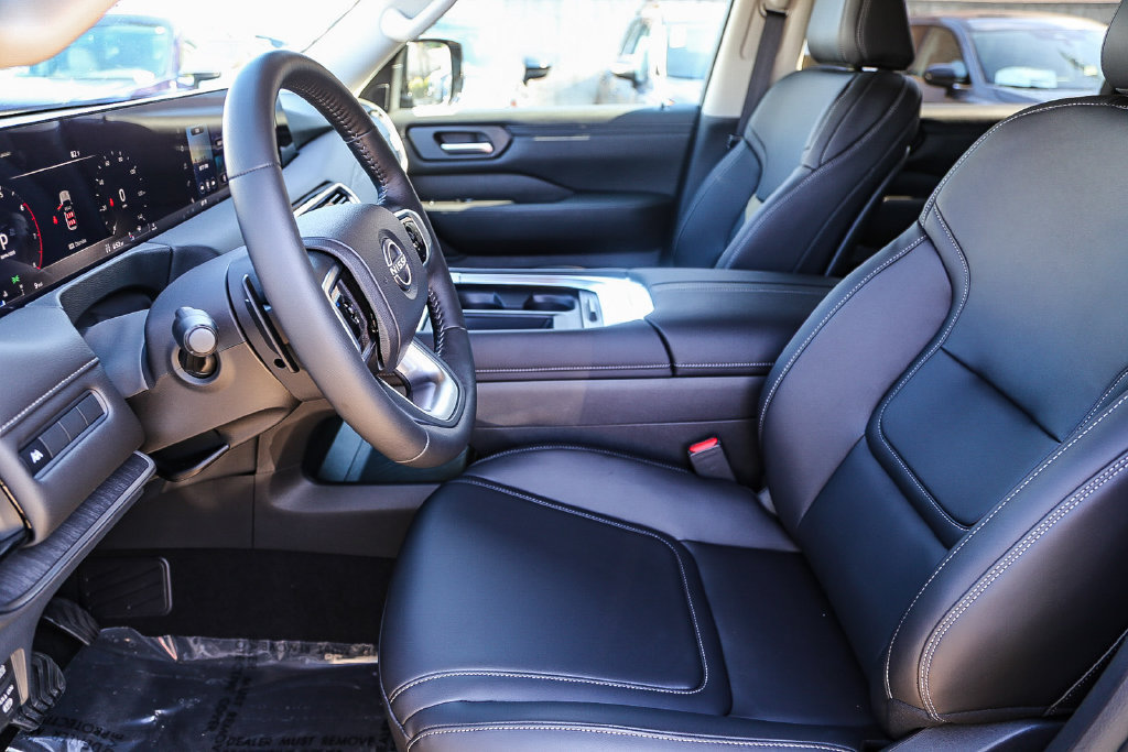 Used 2025 Nissan Armada SV AWD/4WD image 19