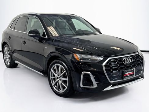 Used 2022 Audi Q5 e Prestige w/ Prestige Package image 3