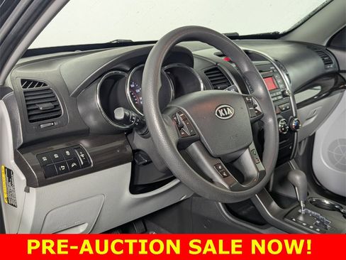 Used 2012 Kia Sorento LX w/ Convenience Pkg image 11