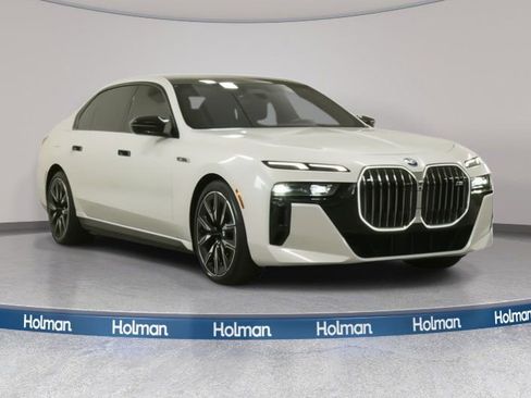 Certified 2024 BMW i7 M70 image 3