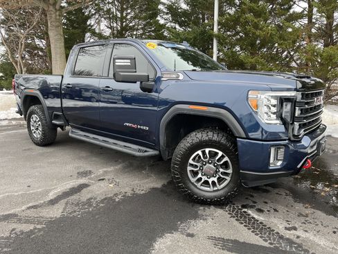 Used 2021 GMC Sierra 2500 AT4 image 2