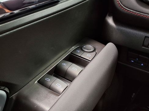 Used 2025 Chevrolet Colorado Z71 AWD/4WD image 31
