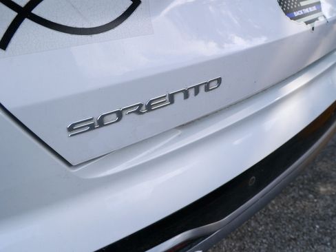 Used 2023 Kia Sorento S FWD image 11