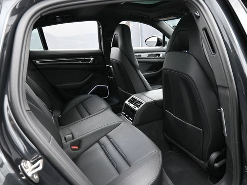 Used 2023 Porsche Panamera 4 Platinum Edition AWD/4WD image 28