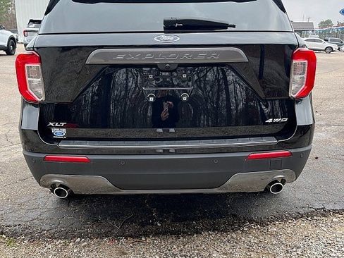 Used 2023 Ford Explorer XLT w/ Equipment Group 202A image 4