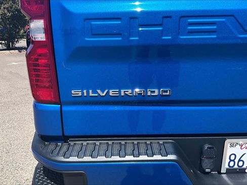 Used 2023 Chevrolet Silverado 1500 Custom AWD/4WD image 9