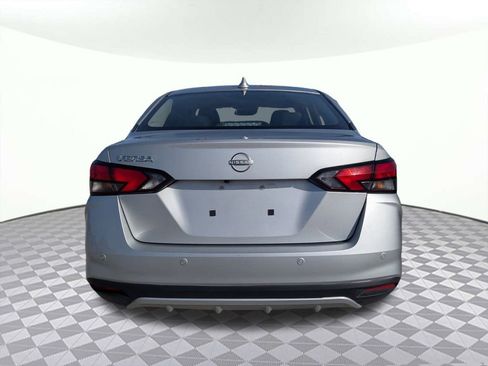 Used 2025 Nissan Versa SV image 4