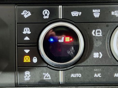 Used 2023 Land Rover Defender 110 S image 21