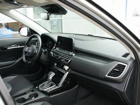 Used 2023 Kia Seltos SX w/ SX Sunroof Package image 37