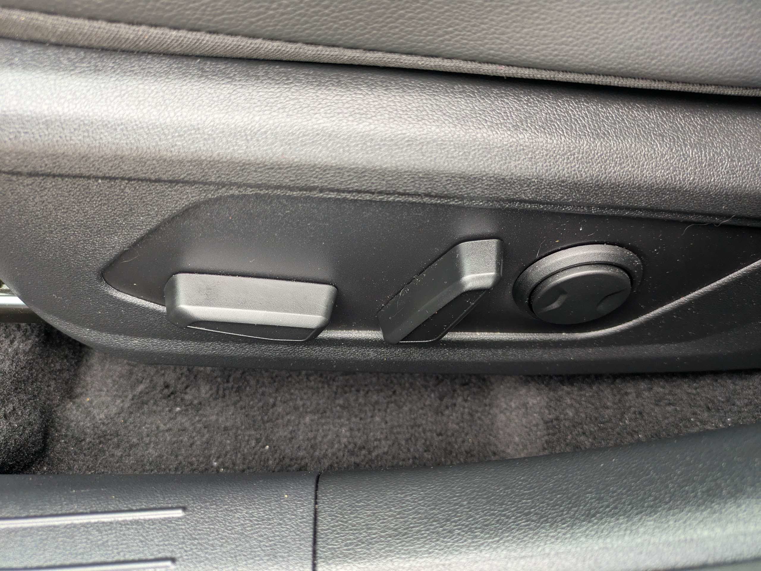 Certified 2023 Hyundai Elantra Limited w/ Preferred Accessory Package FWD image 18