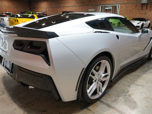 Used 2018 Chevrolet Corvette Stingray Coupe RWD image 17