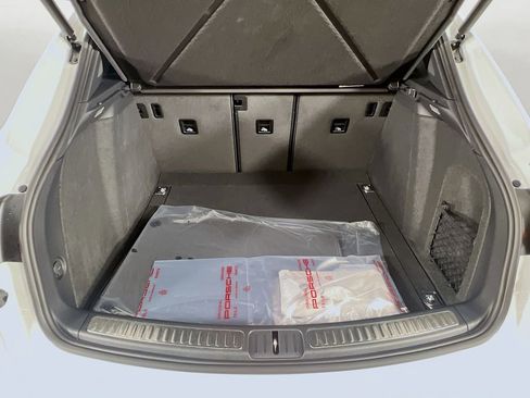 New 2026 Porsche Macan image 28