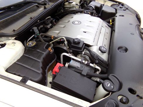 Used 2003 Cadillac De Ville Sedan w/ Comfort & Convenience Package image 90