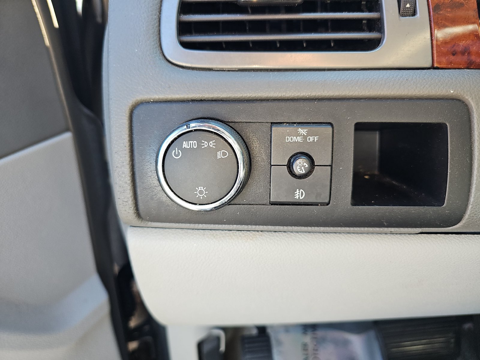 Used 2009 Chevrolet Avalanche LT RWD image 36