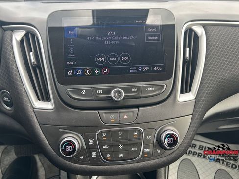 Used 2025 Chevrolet Malibu LT image 14