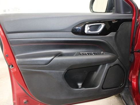 Used 2025 Jeep Compass Trailhawk AWD/4WD image 19