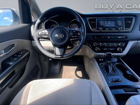 Used 2017 Kia Sedona LX FWD image 5