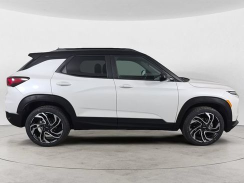 Used 2025 Chevrolet TrailBlazer RS w/ Convenience Package AWD/4WD image 4
