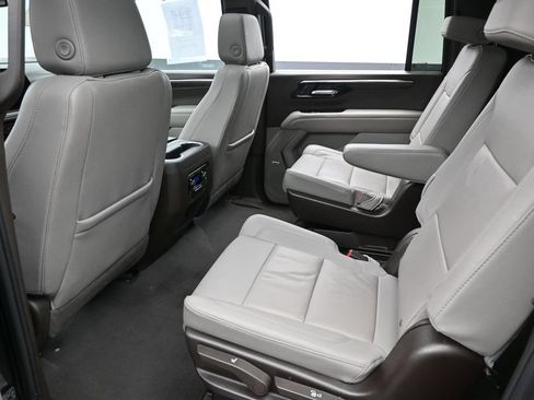 Used 2025 Chevrolet Suburban LT w/ Comfort Package AWD/4WD image 25