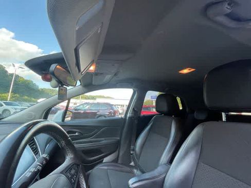 Used 2021 Buick Encore Preferred AWD/4WD image 14