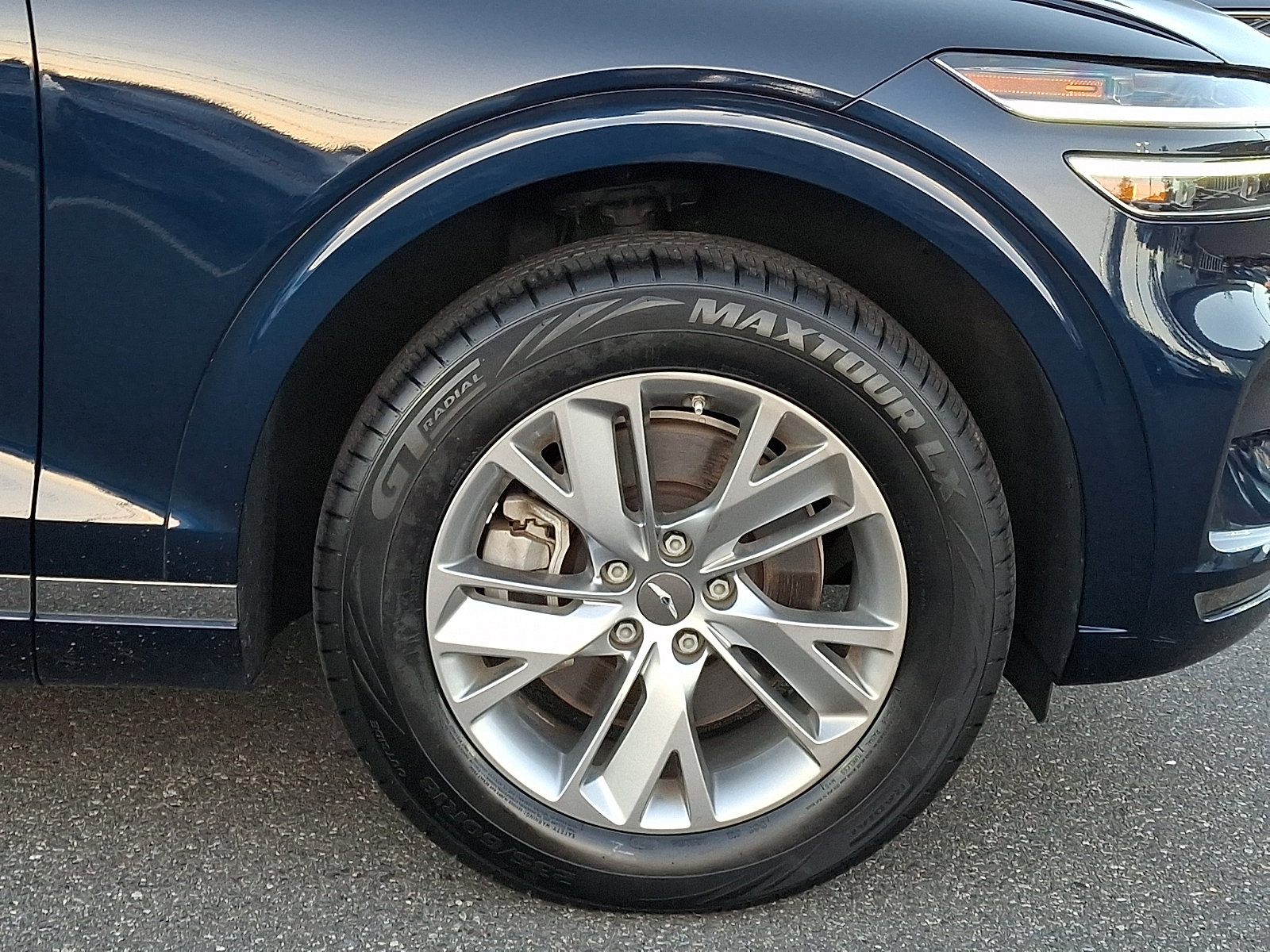 Used 2022 Genesis GV70 2.5T AWD/4WD image 8