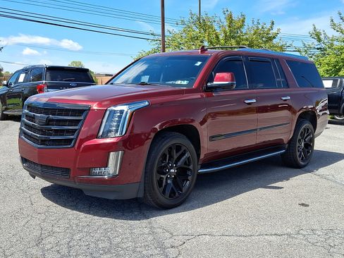 Used 2020 Cadillac Escalade ESV Luxury w/ Escalade Sport Edition AWD/4WD image 3