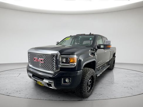 Used 2015 GMC Sierra 2500 Denali w/ Duramax Plus Package AWD/4WD image 7