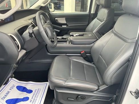 Used 2025 Ford Expedition Active AWD/4WD image 12