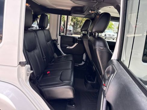 Used 2016 Jeep Wrangler Unlimited Sahara w/ Connectivity Group AWD/4WD image 23