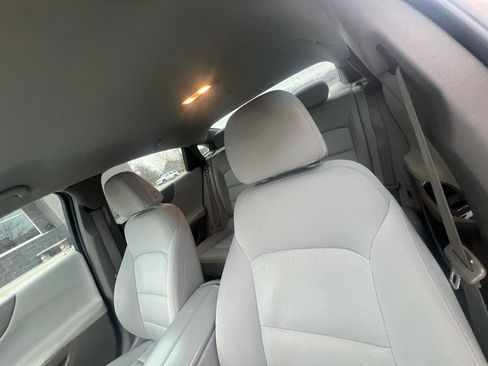 Used 2022 Chevrolet Malibu LT FWD image 9