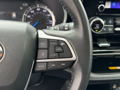 Used 2024 Toyota Highlander XLE image 20
