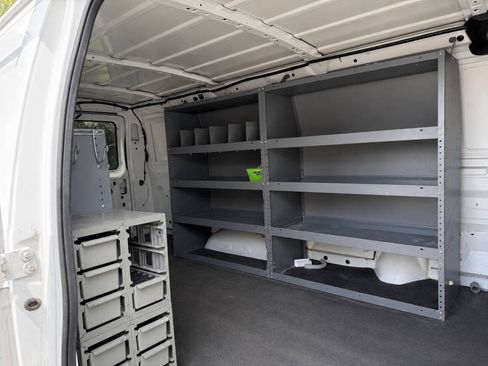 Used 2009 Ford E-350 and Econoline 350 Extended Super Duty RWD image 10
