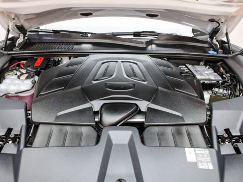 Certified 2025 Porsche Cayenne Coupe image 30