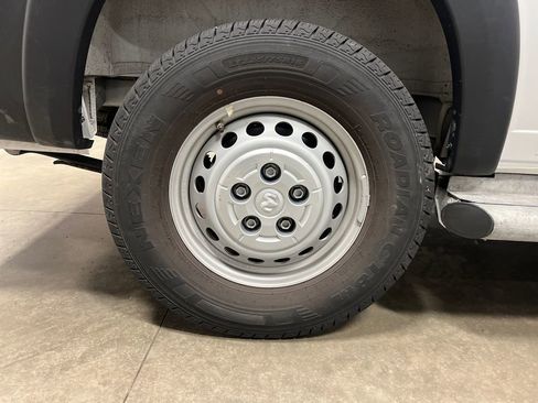 Used 2025 RAM ProMaster 2500 w/ U-Haul Equipment Group FWD image 9