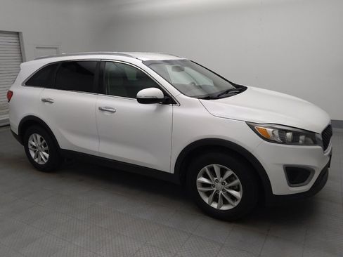 Used 2018 Kia Sorento FWD image 11